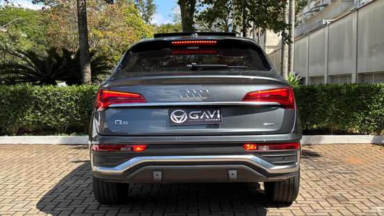 AUDI-Q5-2022