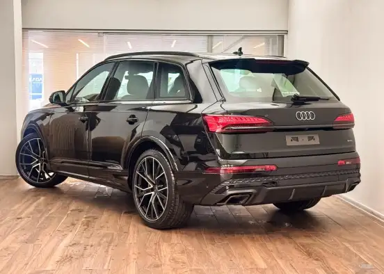 AUDI-Q7-2025