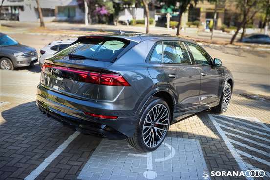 AUDI-Q8-2025