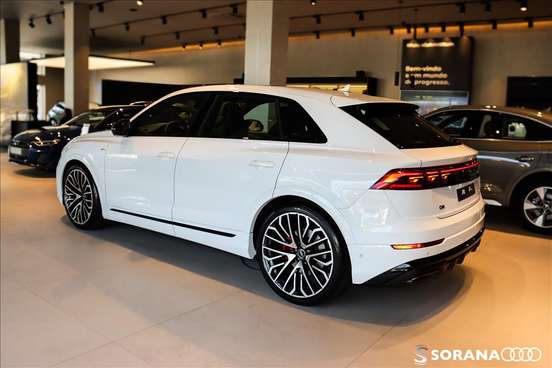 AUDI-Q8-2025