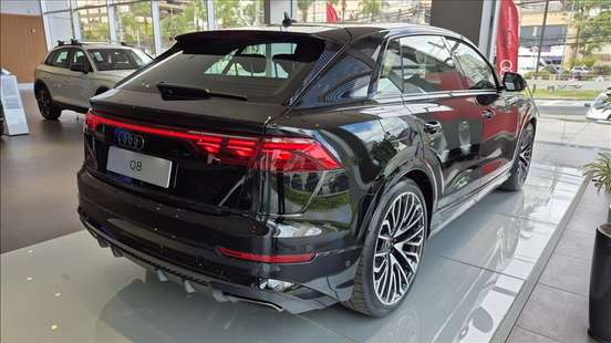 AUDI-Q8-2025