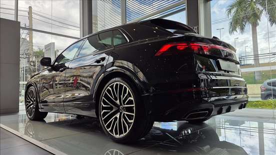 AUDI-Q8-2025