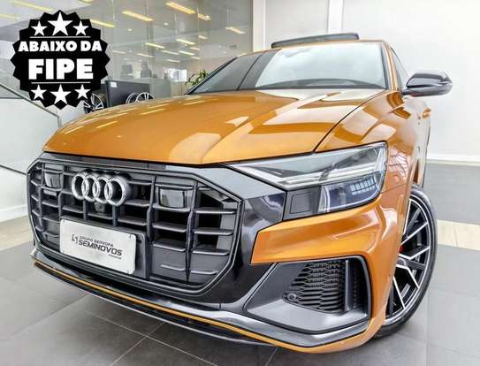 AUDI-Q8-2020