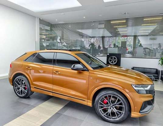 AUDI-Q8-2020