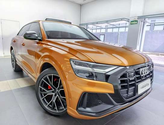 AUDI-Q8-2020