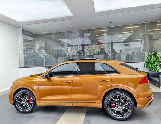 AUDI-Q8-2020