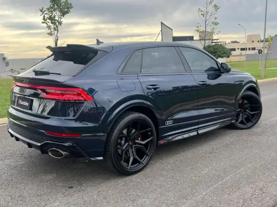 AUDI-RS Q8-2023