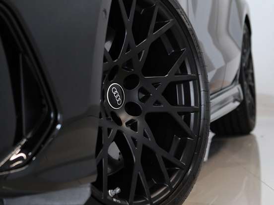 AUDI-RS3-2025
