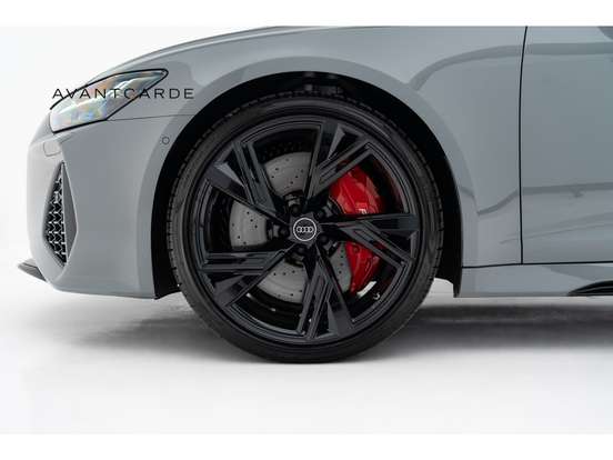 AUDI-RS6-2023