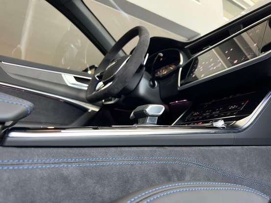 AUDI-RS6-2025