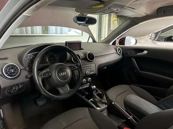 AUDI-A1-1.4 TFSI ATTRACTION 16V 122CV GASOLINA 4P AUTOMÁTICO AUDI-A1-2011