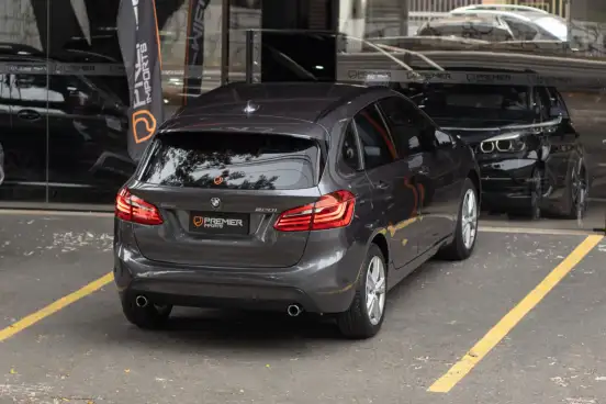 BMW-220i-2017