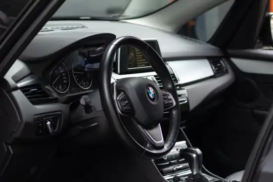 BMW-220i-2017