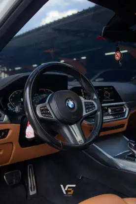 BMW-320i-2021