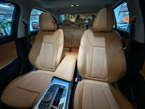 BMW-320i-2023