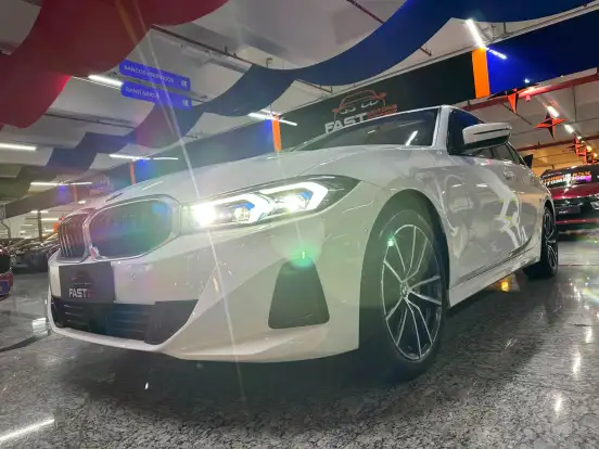 BMW-320i-2023