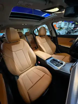 BMW-320i-2023