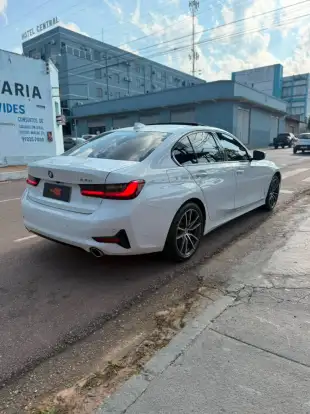 BMW-320i-2021