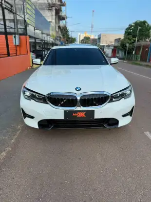 BMW-320i-2021