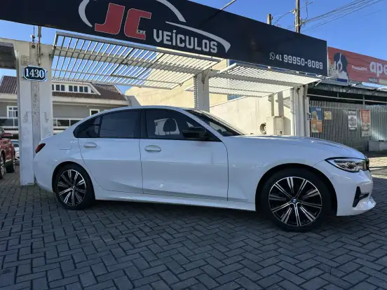 BMW-320i-2021