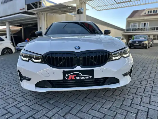 BMW-320i-2021