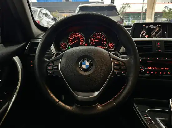 BMW-320i-2016