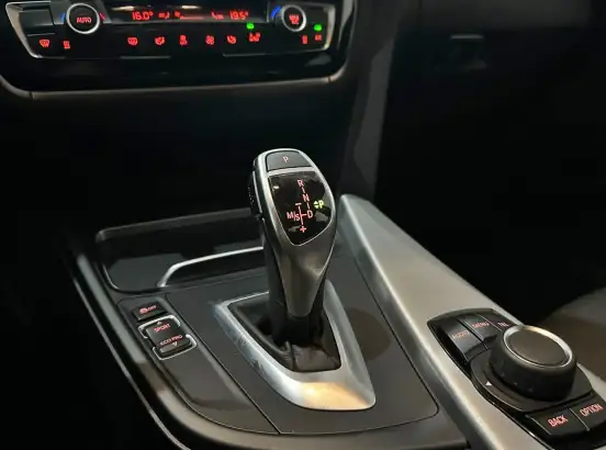 BMW-320i-2016