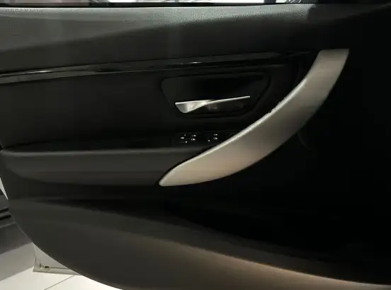 BMW-320i-2016
