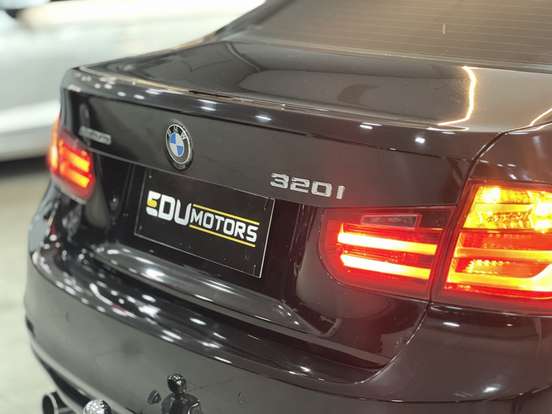 BMW-320i-2014