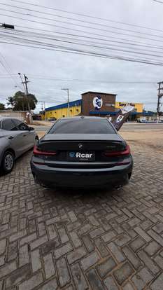 BMW-320i-2022