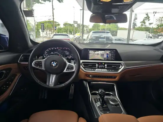 BMW-330e-2021