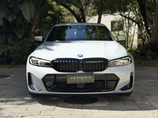 BMW-330e-2022