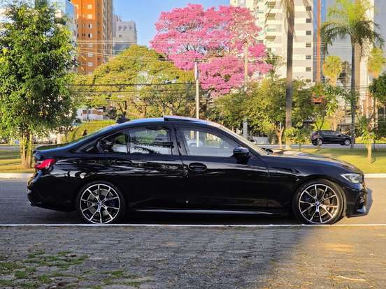 BMW-330i-2019