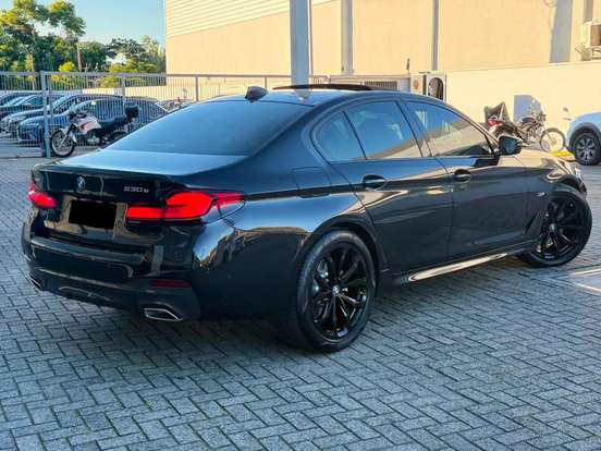 BMW-530e-2023