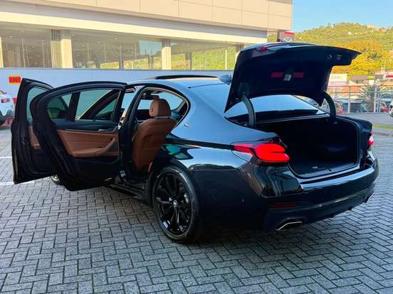 BMW-530e-2023