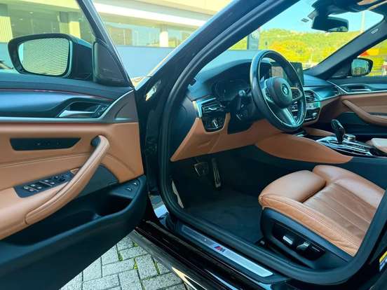 BMW-530e-2023