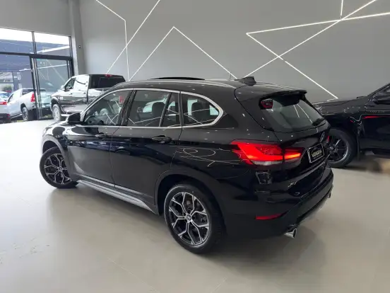 BMW-X1-2021