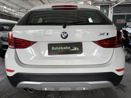 BMW-X1-2.0 16V TURBO GASOLINA SDRIVE20I 4P AUTOMÁTICO BMW-X1-2013