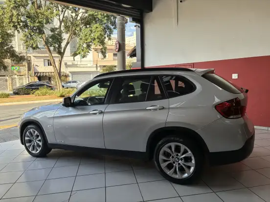 BMW-X1-2.0 18I S-DRIVE 4X2 16V GASOLINA 4P AUTOMÁTICO BMW-X1-2011