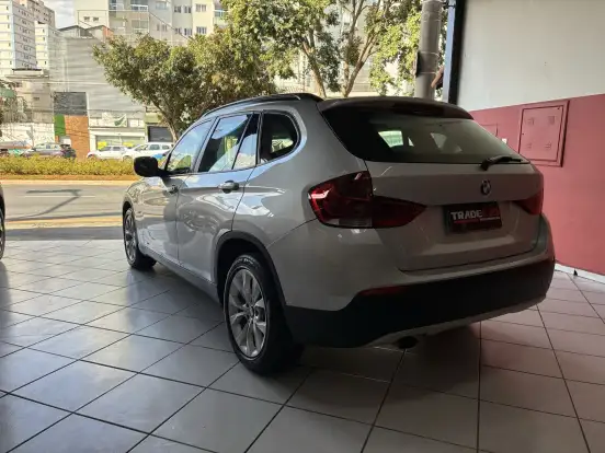 BMW-X1-2.0 18I S-DRIVE 4X2 16V GASOLINA 4P AUTOMÁTICO BMW-X1-2011