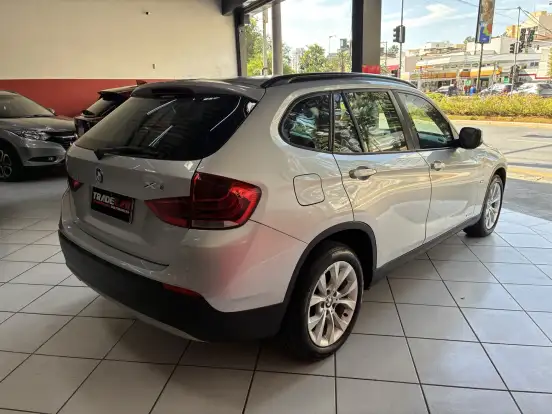 BMW-X1-2.0 18I S-DRIVE 4X2 16V GASOLINA 4P AUTOMÁTICO BMW-X1-2011