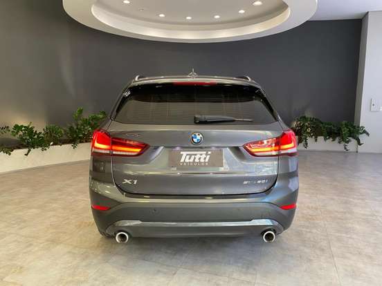 BMW-X1-2021