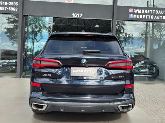 BMW-X5-2021