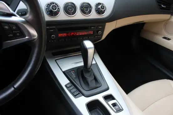 BMW-Z4-2.5 I6 GASOLINA SDRIVE23I AUTOMÁTICO BMW-Z4-2010