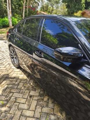BMW-320i-2021