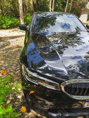 BMW-320i-2021