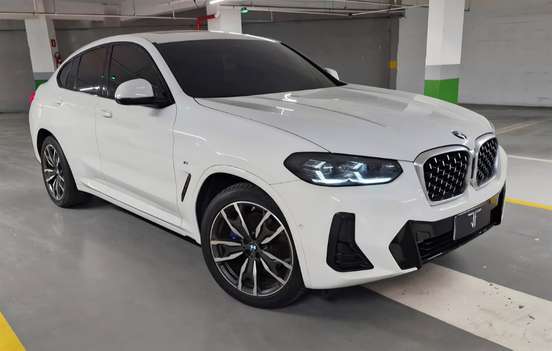 BMW-X4-2022