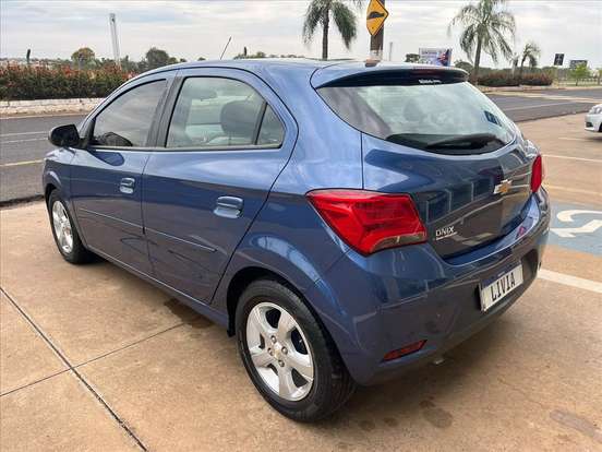 CHEVROLET-ONIX-1.4 MPFI LT 8V FLEX 4P AUTOMÁTICO CHEVROLET-ONIX-2018