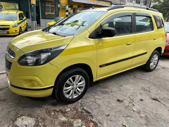 CHEVROLET SPIN 1.8 LT 8V FLEX 4P MANUAL CHEVROLET SPIN 1.8 LT 8V FLEX 4P MANUAL