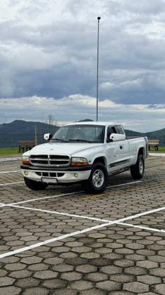DODGE DAKOTA 5.2 SPORT 4X2 CE V8 16V GASOLINA 2P MANUAL